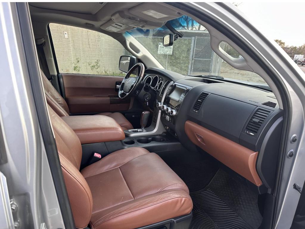 TOYOTA SEQUOIA PLATINUM